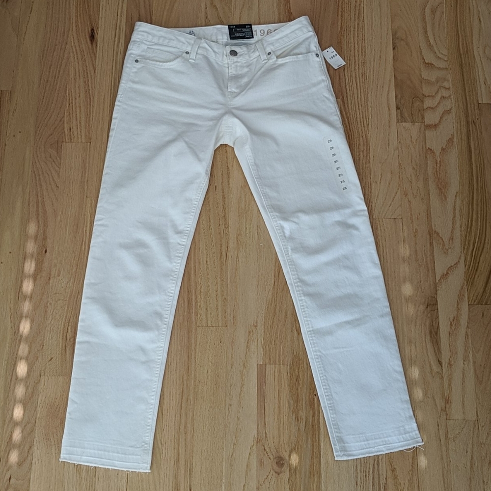 NWT Gap white real straight skimmer jeans size 27